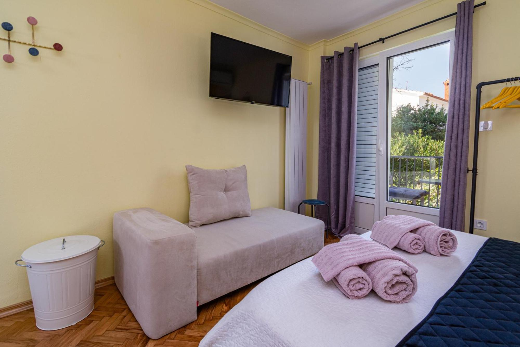 Apartments And Rooms By The Sea Banjol, Rab - 5077 Room photo